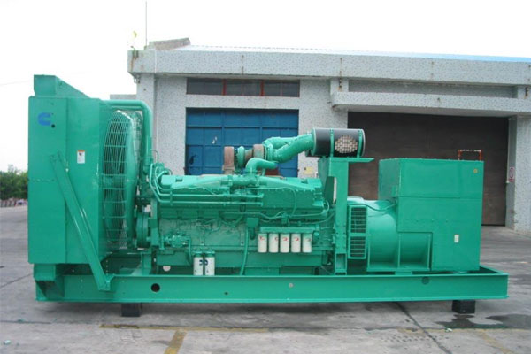 修文工厂发电机应急发电时如何更准确地检查发电机状态？